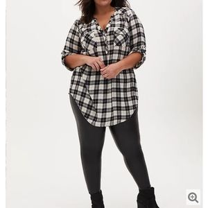 BNWT Torrid split neck plaid chiffon top sz 1